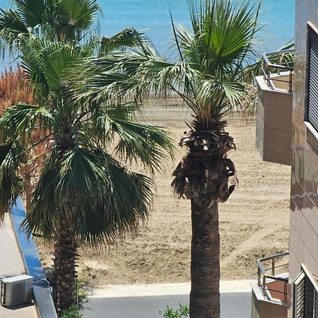 Bral Apartment 5 - Beachfront Durres Bagian luar foto