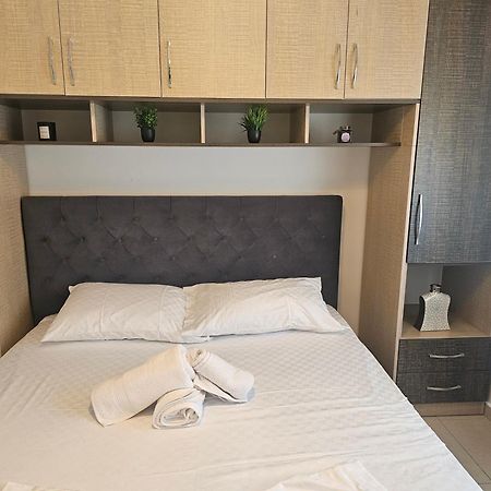 Bral Apartment 5 - Beachfront Durres Bagian luar foto